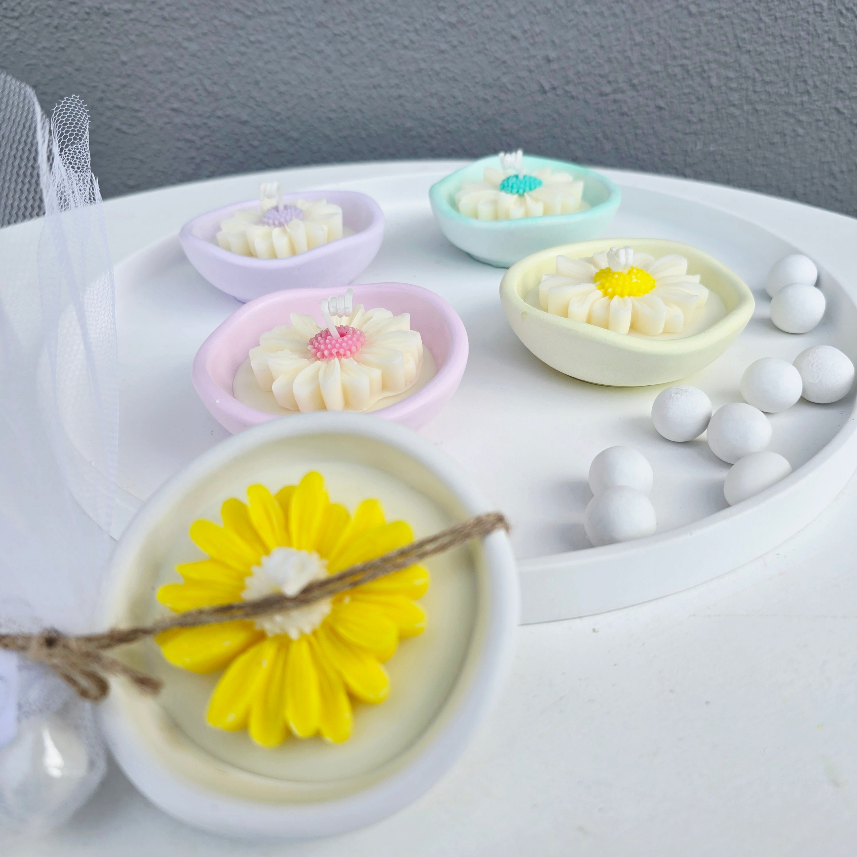 Μπομπονιέρα ανθισμένη μαργαρίτα σε βάση