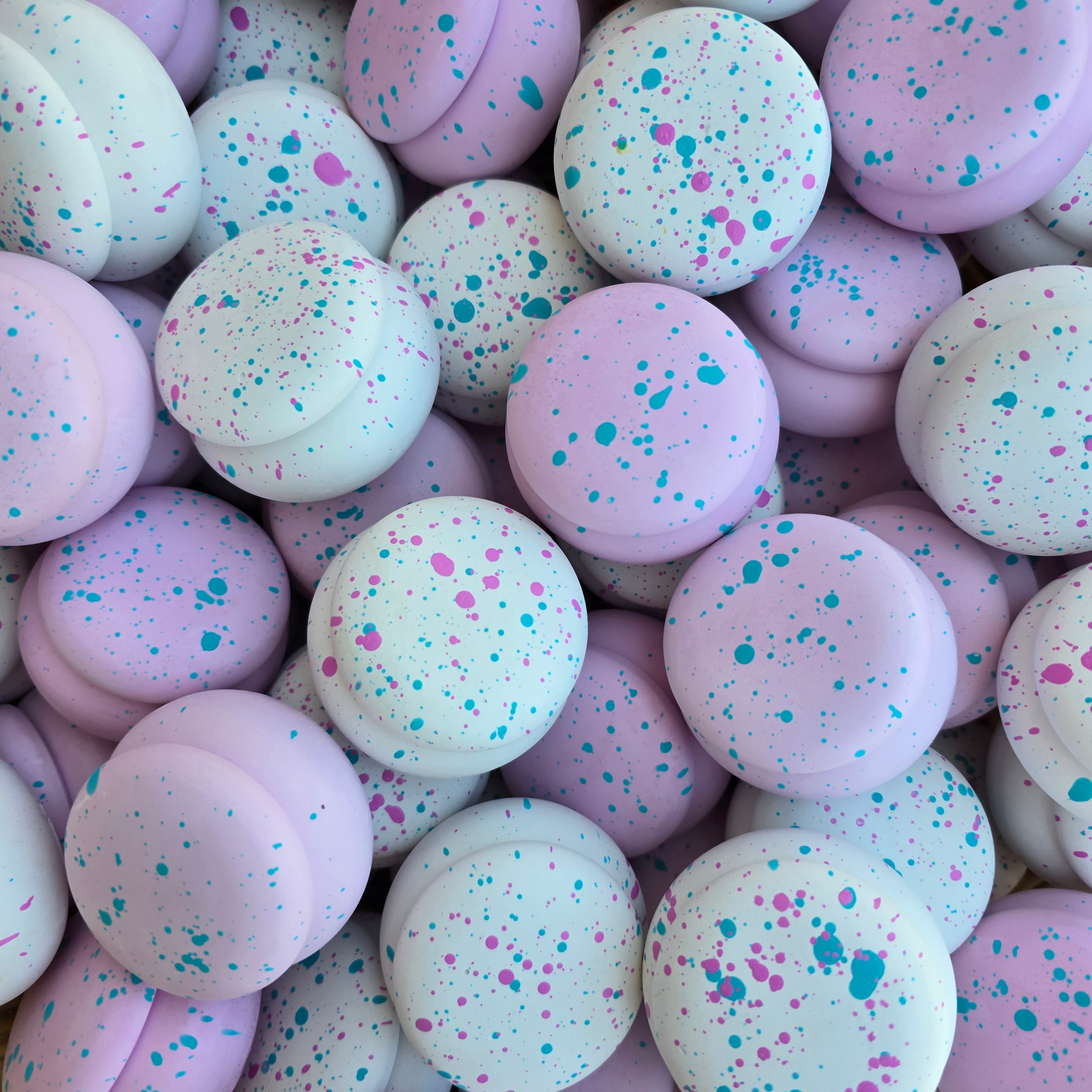 Μπομπονιέρα macaron πιτσιλωτό